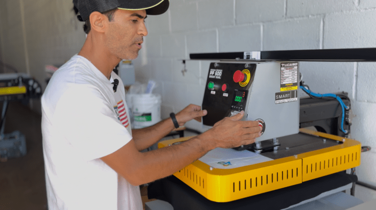 Potencialize a segurança empresarial com as Prensas Pneumáticas PP150 Tucano através do acionamento bimanual, um detalhe que faz toda a diferença na prevenção de acidentes no ambiente de trabalho.