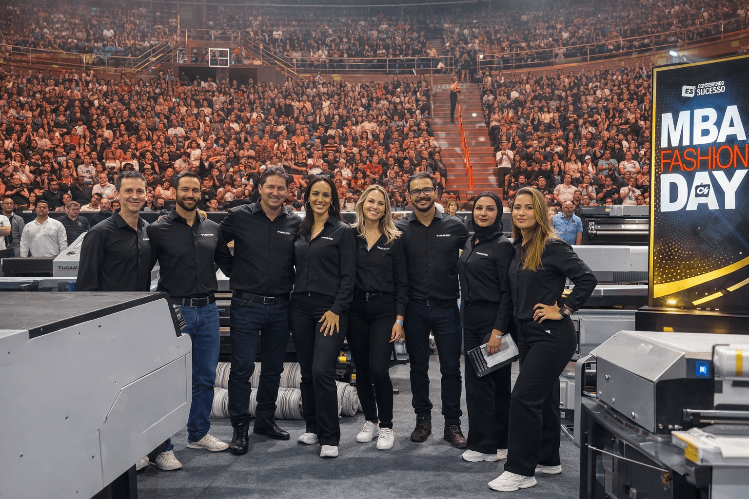 alandra Flex System 320 Alta performance para quem produz sem parar Projetada para operações que exigem ritmo, estabilidade e escala, a Calandra Flex System 320 entrega produtividade consistente na sublimação de tecidos corridos e localizados. Com cilindro de 320 mm, largandeza útil de 1.850 mm e velocidade mecânica ajustável de 2,0 a 5,0 m/min, ela acompanha a demanda diária com precisão e previsibilidade.